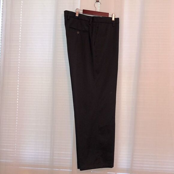 Dockers 38 x 29 Classic Fit Signature Wrinkle Free Khaki Pants in Navy - Picture 4 of 15